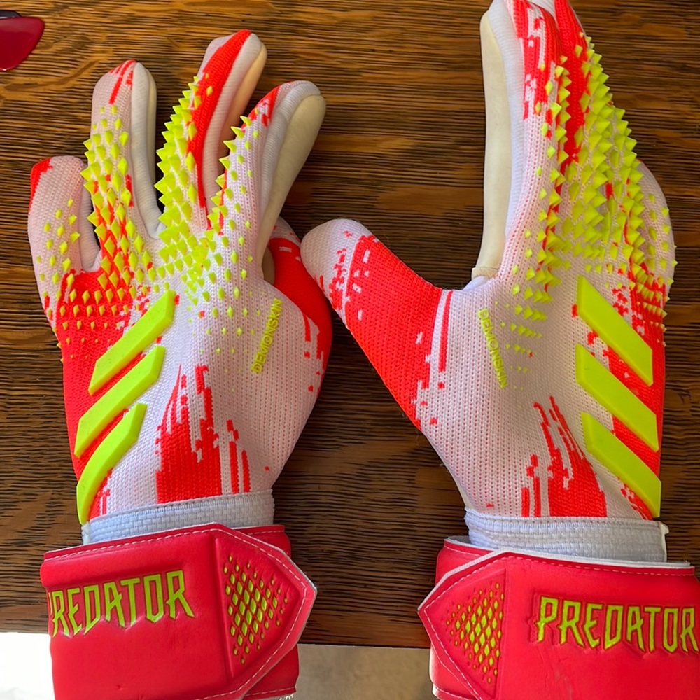 Adidas Predator Soccer Goalie Gloves - Size 8 (mens S/M) LIKE NEW